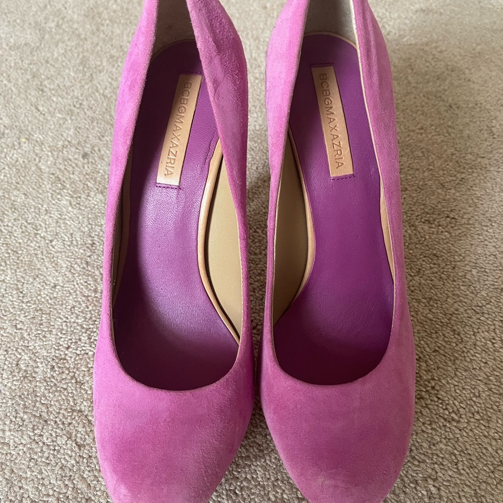 BCBG pink suede 5 inch heels size 8